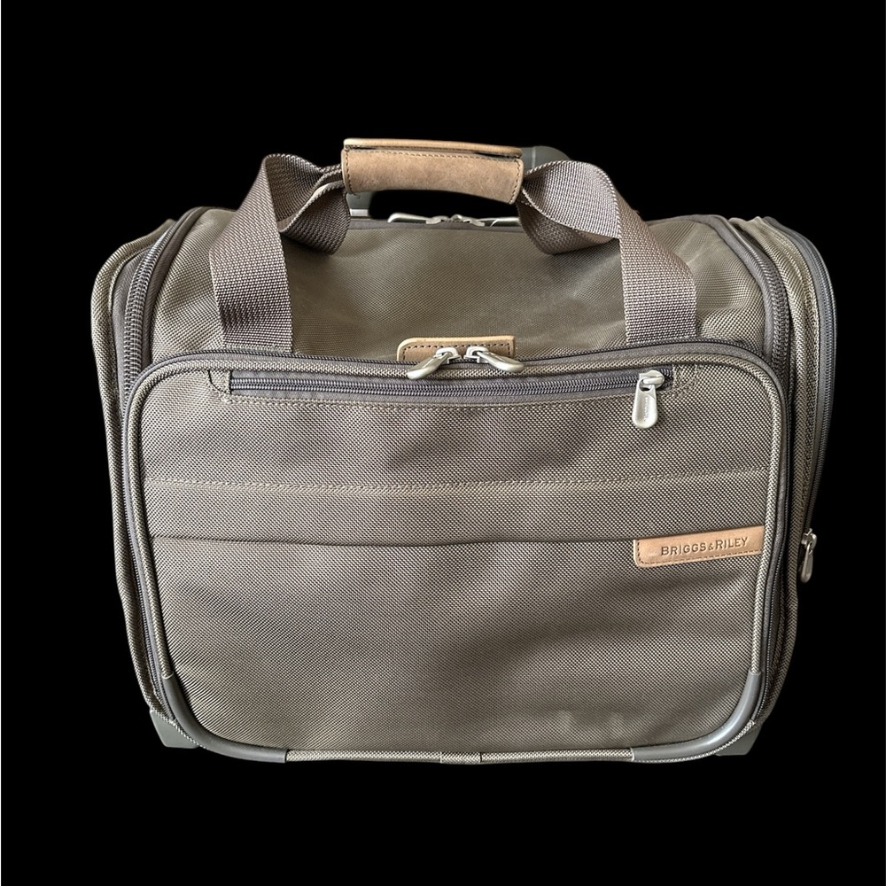 Briggs & Riley Olive Baseline Rolling Cabin Bag (Model U116-7)